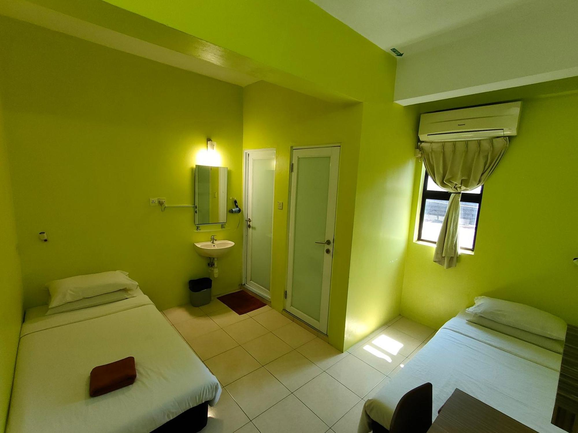 Walk Inn Miri Ngoại thất bức ảnh