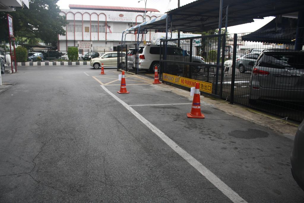 Walk Inn Miri Ngoại thất bức ảnh