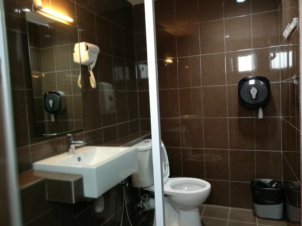 Walk Inn Miri Ngoại thất bức ảnh