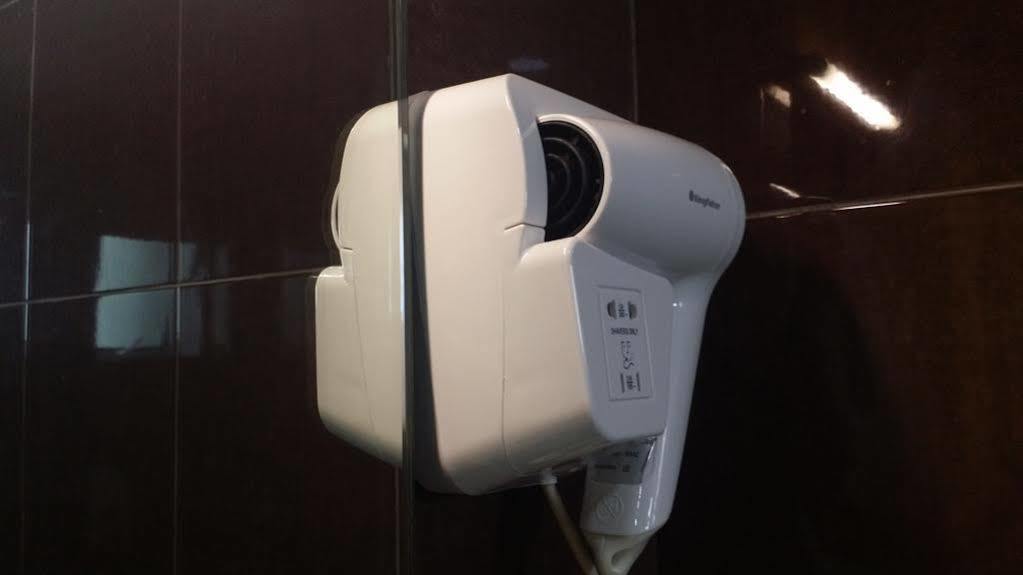 Walk Inn Miri Ngoại thất bức ảnh
