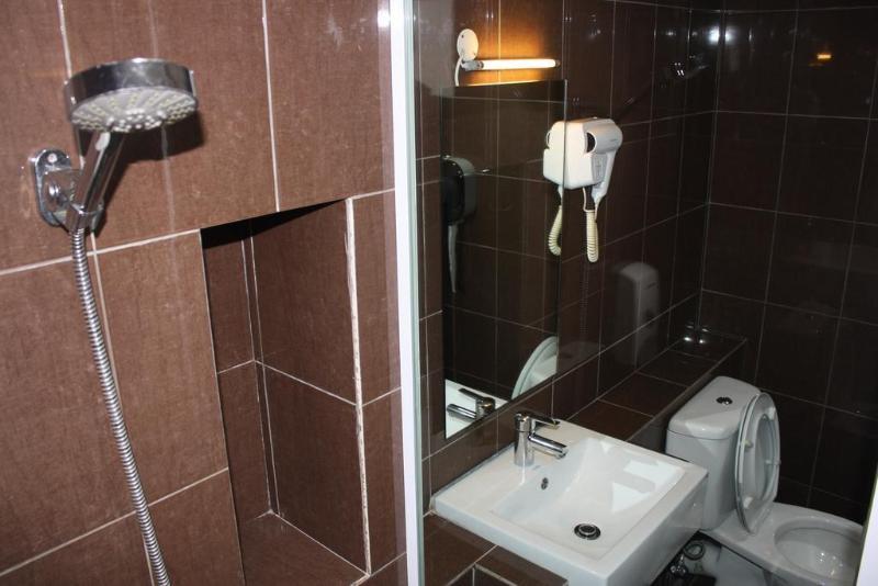 Walk Inn Miri Ngoại thất bức ảnh