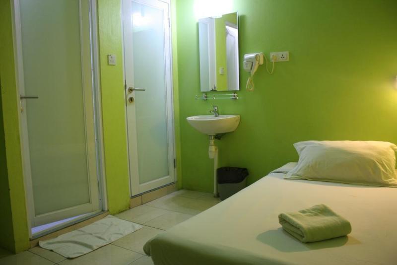 Walk Inn Miri Ngoại thất bức ảnh