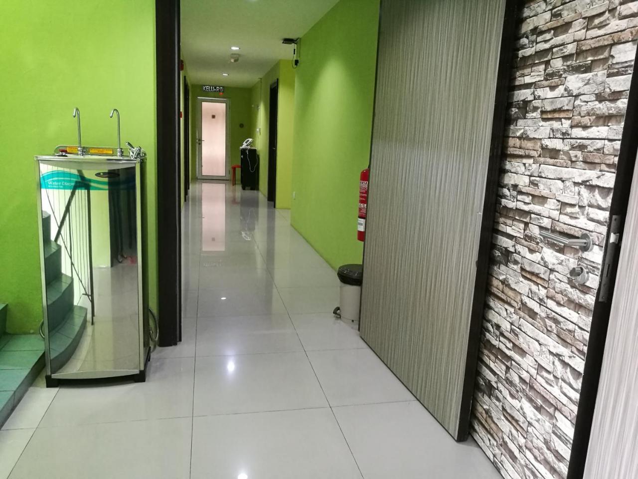 Walk Inn Miri Ngoại thất bức ảnh